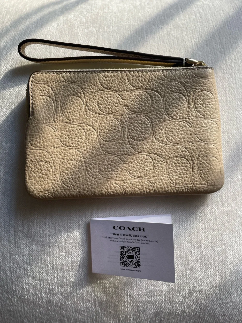 NEW Coach Corner Zip Wristlet Embossed Signature Leather Oat Light Beige